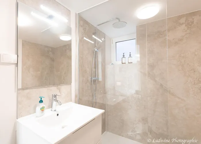 Cozy Aux 3 Frontieres 公寓 *